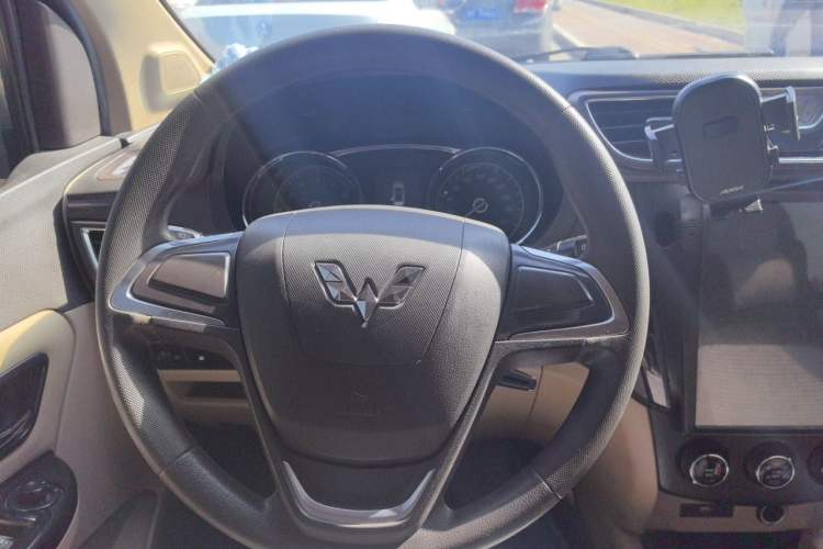 Used Wuling Hongguang 2015 1.5L S1 Standard China V-Emission Standards Steering Wheel