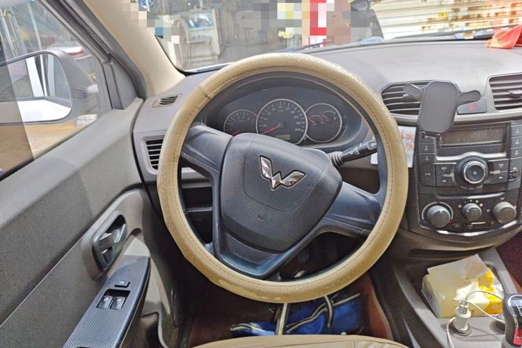 Used Wuling Hongguang 2015 1.5L S Basic Version China V Standard Steering Wheel