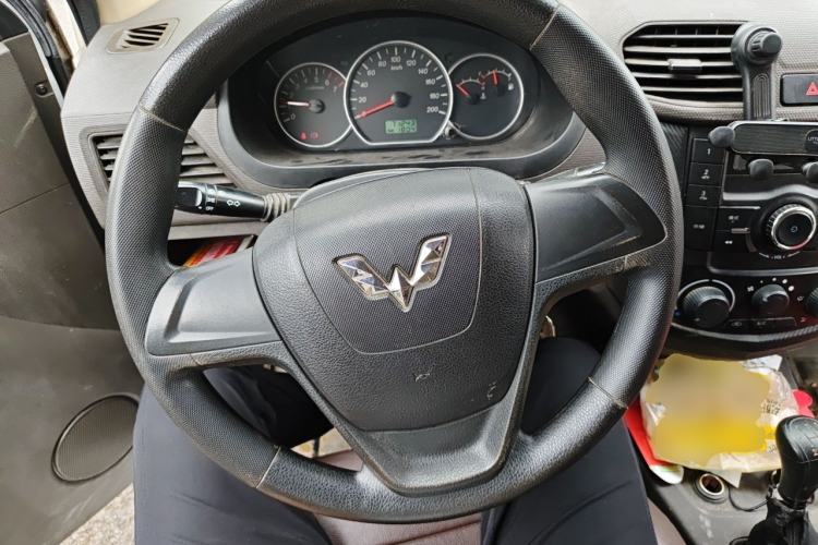 Used Wuling Hongguang 2015 1.5L S Basic Version China V Standard Steering Wheel