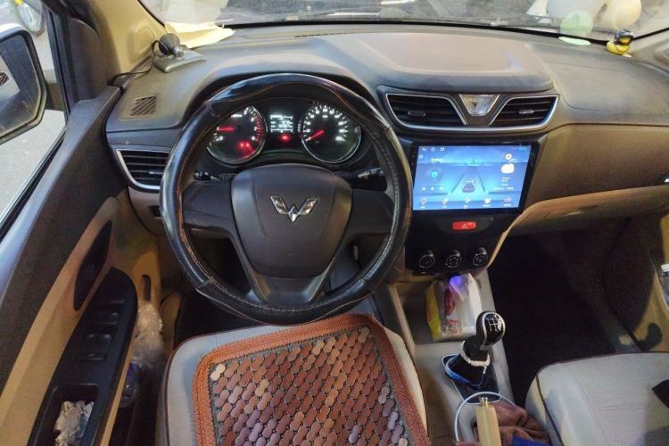 Used Wuling Hongguang 2015 1.5L S1 Standard China V-Emission Standards Steering Wheel