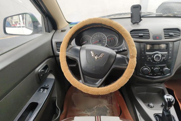 Used Wuling Hongguang 2015 1.2L S Base Model China V Standard Steering Wheel