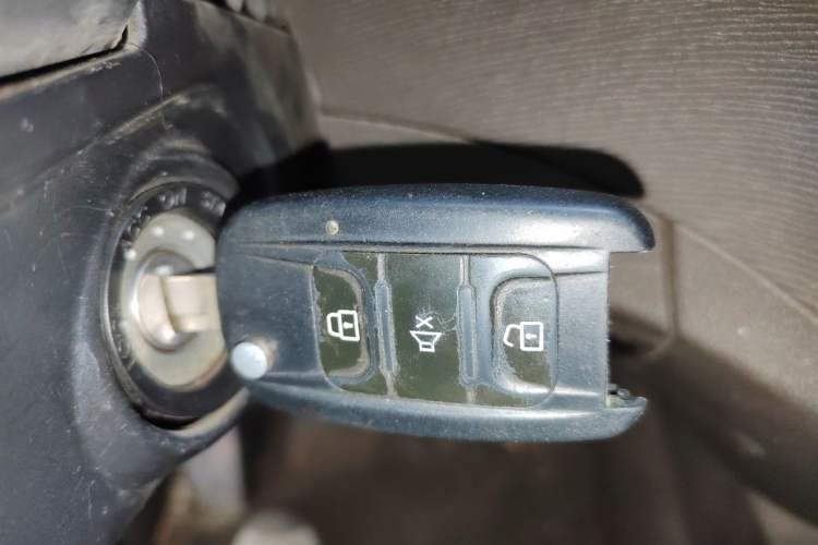 Used Wuling Hongguang 2015 1.2L S Base Model China V Standard Vehicle Key