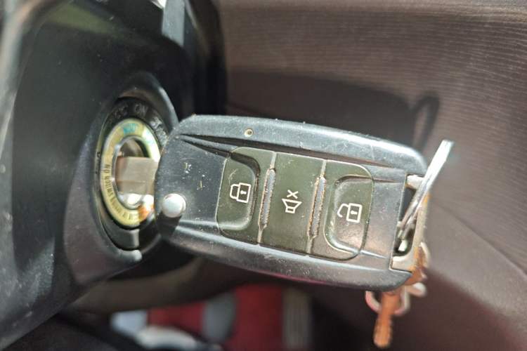 Used Wuling Hongguang 2015 1.5L S Basic Version China V Standard Vehicle Key