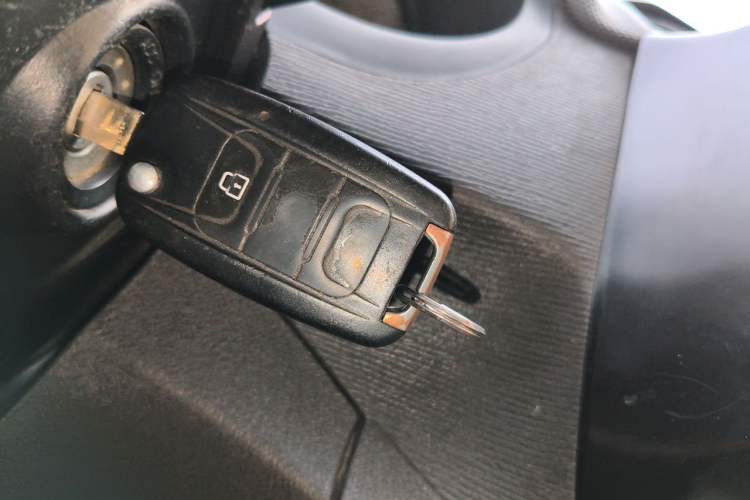 Used Wuling Hongguang 2015 1.5L S Basic Version China V Standard Vehicle Key