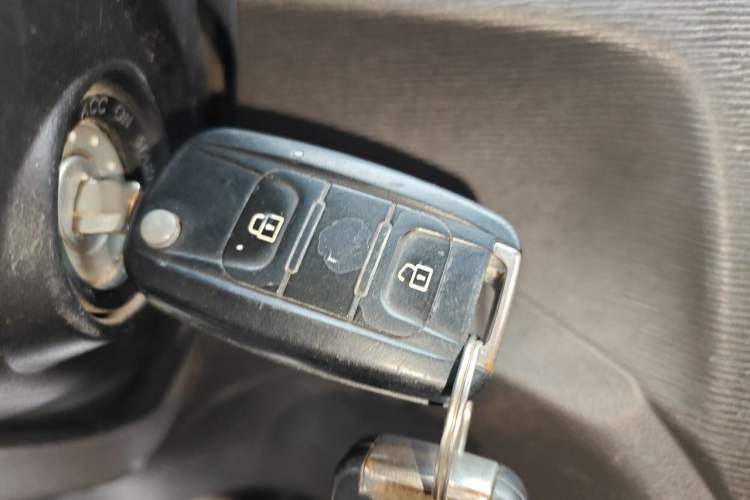 Used Wuling Hongguang 2015 1.2L S Base Model China V Standard Vehicle Key