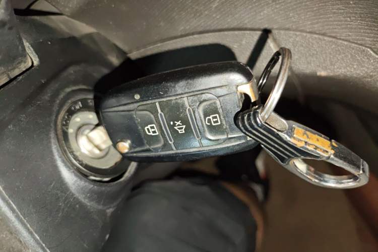 Used Wuling Hongguang 2015 1.2L S Base Model China V Standard Vehicle Key