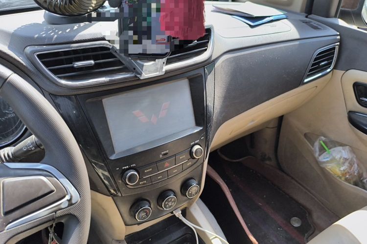 Used Wuling Hongguang 2015 1.5L S1 Comfort China V Standard Audio And AC Panel