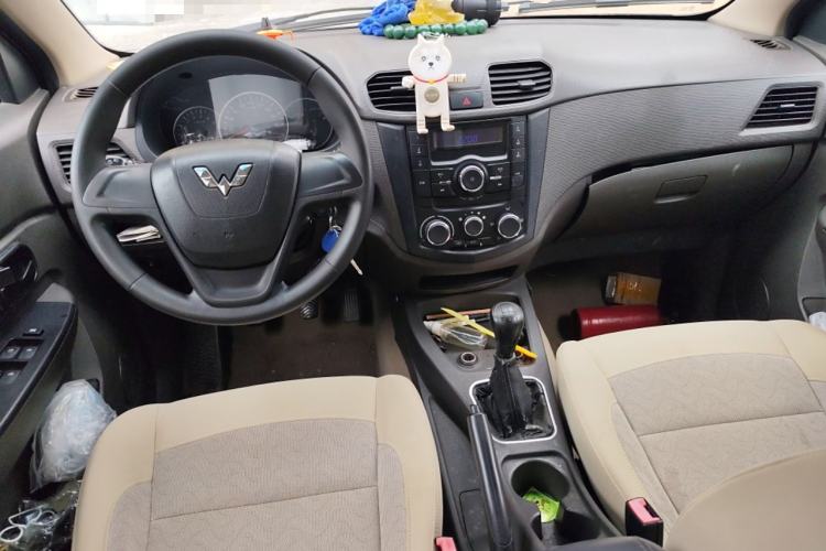 Used Wuling Hongguang 2015 1.5L S Basic Version China V Standard Center Console