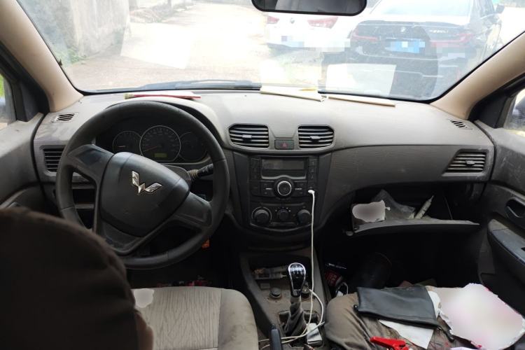 Used Wuling Hongguang 2015 1.5L S Base Model China IV Center Console