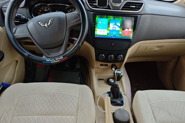 Used Wuling Hongguang 2015 1.5L S1 Standard China V-Emission Standards Center Console
