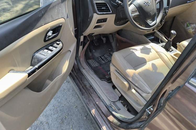 Used Wuling Hongguang 2015 1.5L S1 Comfort China V Standard Driver Seat