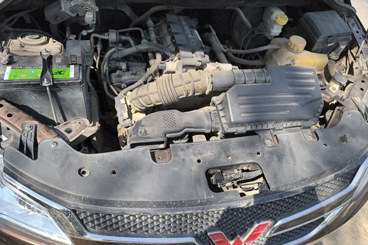 Used Wuling Hongguang 2015 1.5L S1 Comfort China V Standard Engine Bay