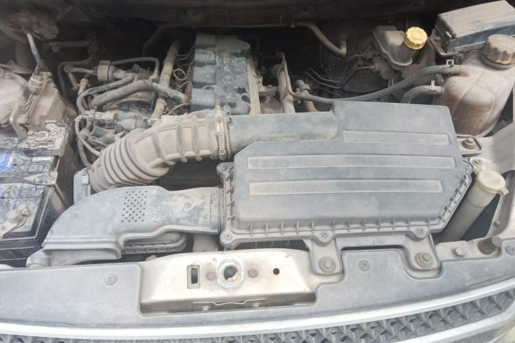 Used Wuling Hongguang 2015 1.5L S Basic Version China V Standard Engine Bay