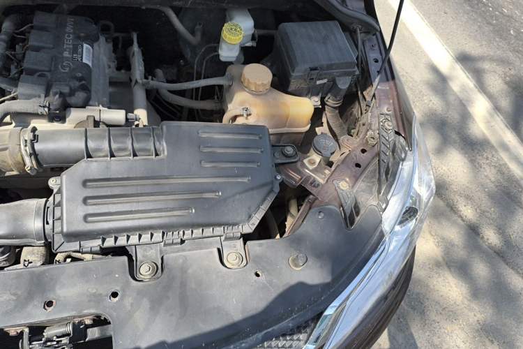 Used Wuling Hongguang 2015 1.5L S1 Comfort China V Standard Engine Bay Left