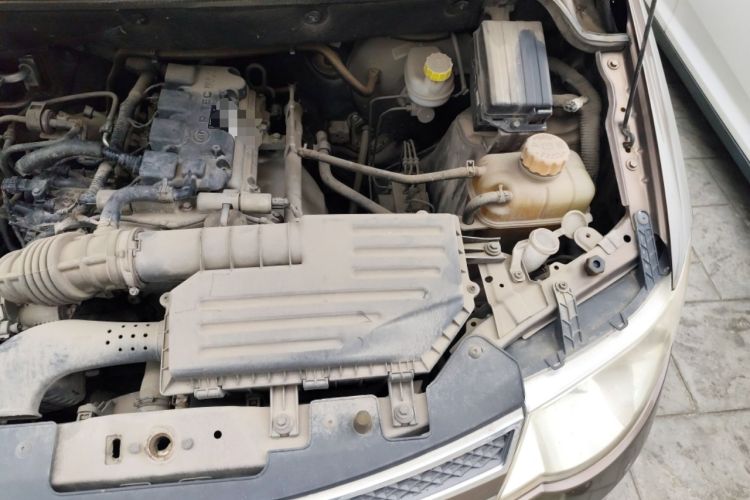 Used Wuling Hongguang 2015 1.5L S Basic Version China V Standard Engine Bay Left