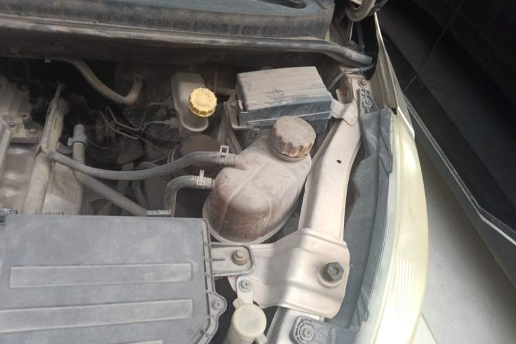 Used Wuling Hongguang 2015 1.5L S Basic Version China V Standard Engine Bay Left