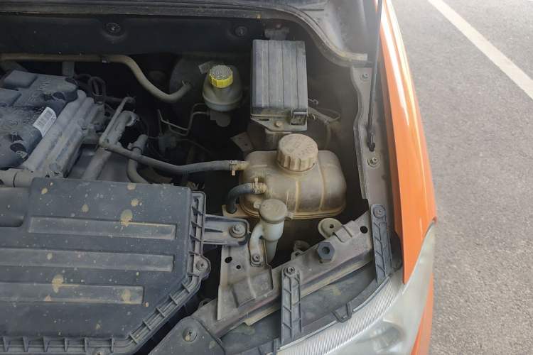 Used Wuling Hongguang 2015 1.5L S Basic Version China V Standard Engine Bay Left