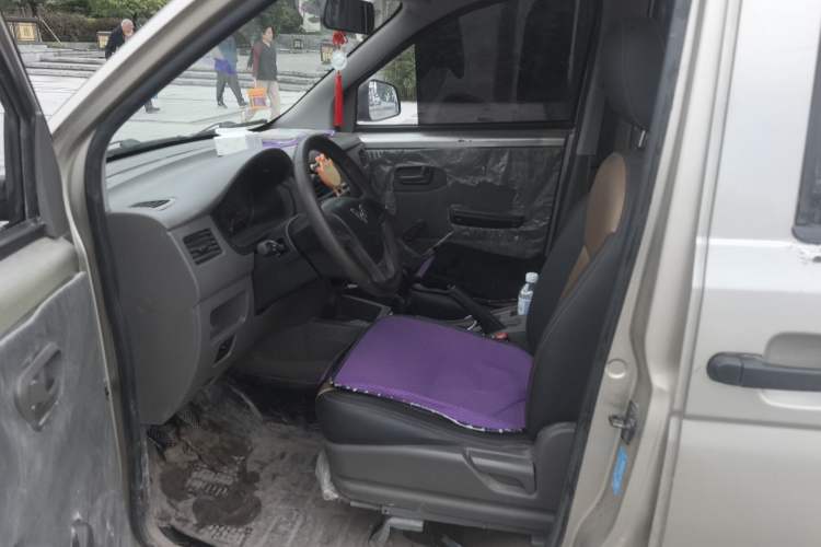 Used Wuling Hongguang 2015 1.5L S1 Standard China V-Emission Standards Left Front Seat