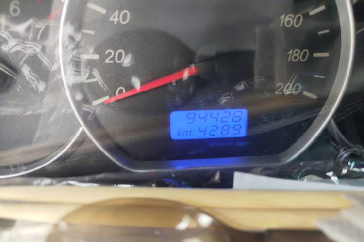 Used Wuling Hongguang 2015 1.5L S Basic Version China V Standard Odometer Close Up