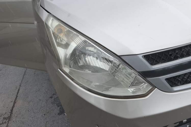 Used Wuling Hongguang 2015 1.5L S1 Standard China V-Emission Standards Right Front Headlight