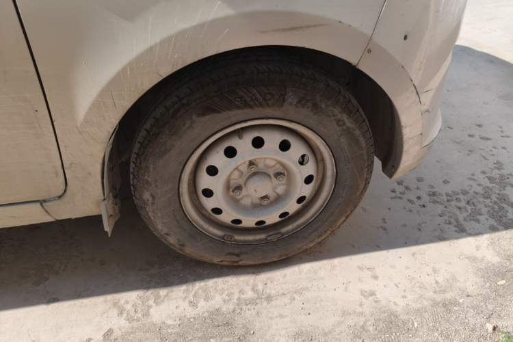 Used Wuling Hongguang 2015 1.2L S Base Model China V Standard Right Front Wheel Hub