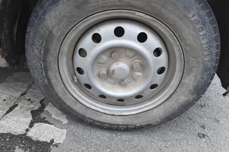 Used Wuling Hongguang 2015 1.5L S1 Standard China V-Emission Standards Right Front Wheel Hub