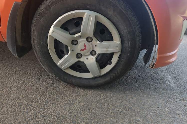 Used Wuling Hongguang 2015 1.5L S Basic Version China V Standard Right Front Wheel Hub