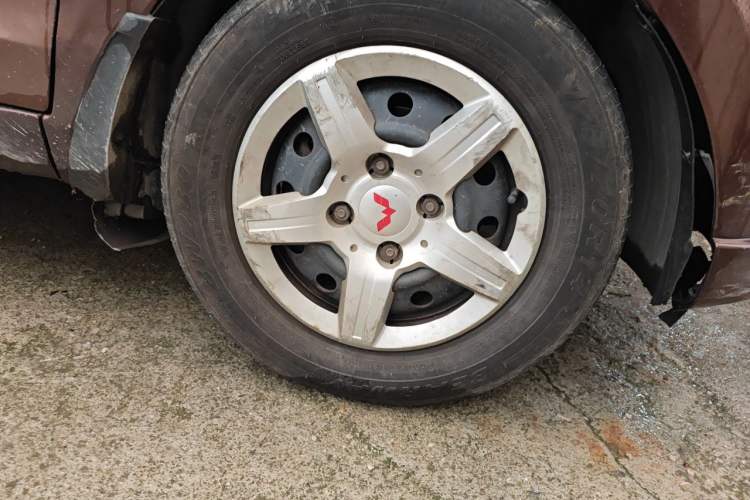 Used Wuling Hongguang 2015 1.2L S Base Model China V Standard Right Front Wheel Hub