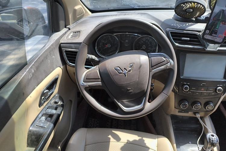 Used Wuling Hongguang 2015 1.5L S1 Comfort China V Standard Steering Wheel