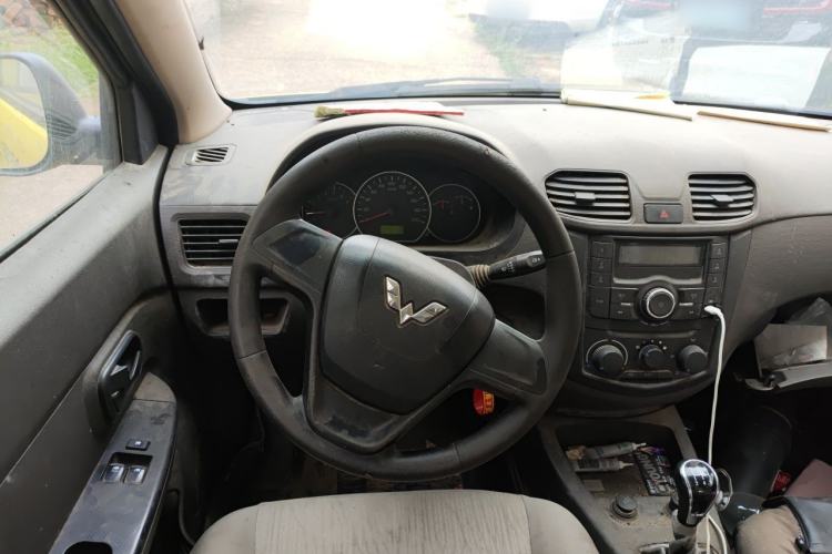 Used Wuling Hongguang 2015 1.5L S Base Model China IV Steering Wheel