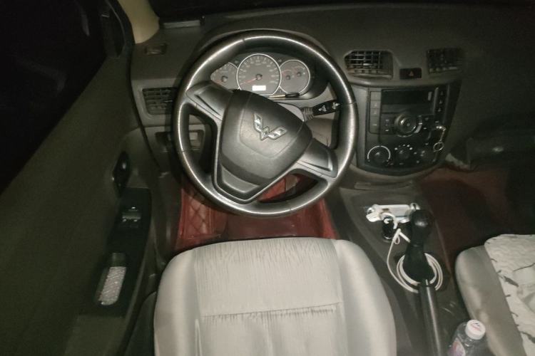 Used Wuling Hongguang 2015 1.5L S Base Model China IV Steering Wheel