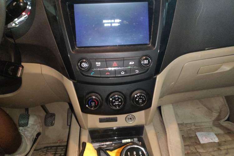 Used Wuling Hongguang 2016 1.5L S1 Deluxe Model China V-standard Audio And AC Panel