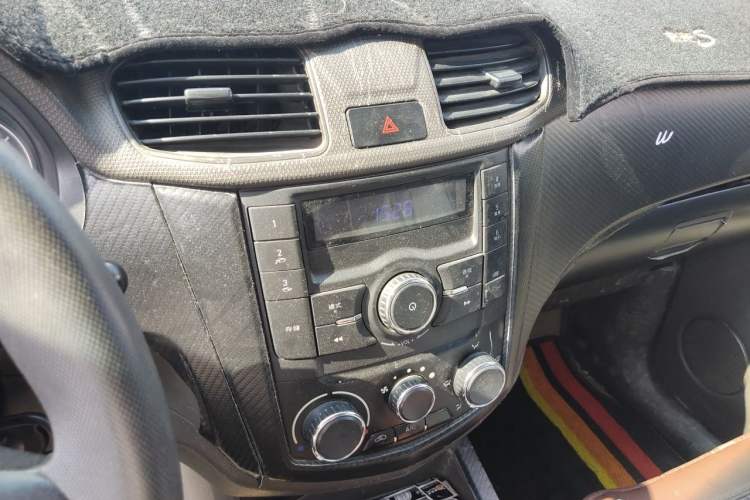 Used Wuling Hongguang 2016 1.5L S Comfort Version Audio And AC Panel