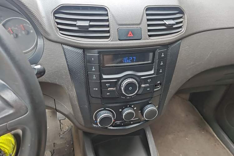 Used Wuling Hongguang 2016 1.5L Restyled S Comfort Version Audio And AC Panel