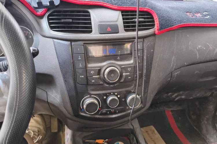 Used Wuling Hongguang 2016 1.5L S Comfort Version Audio And AC Panel