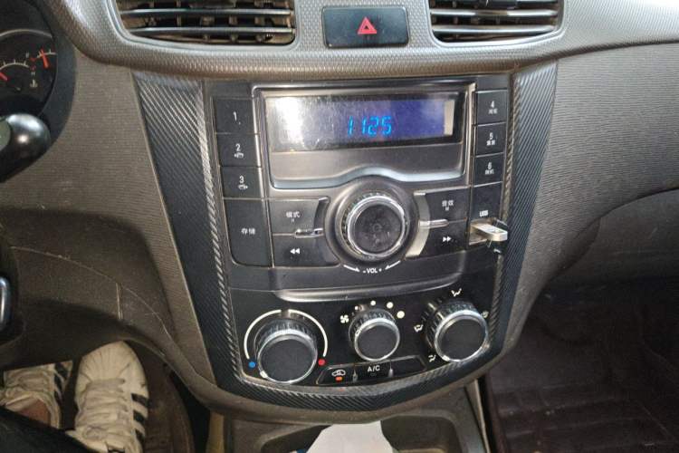 Used Wuling Hongguang 2016 1.5L S Comfort Version Audio And AC Panel