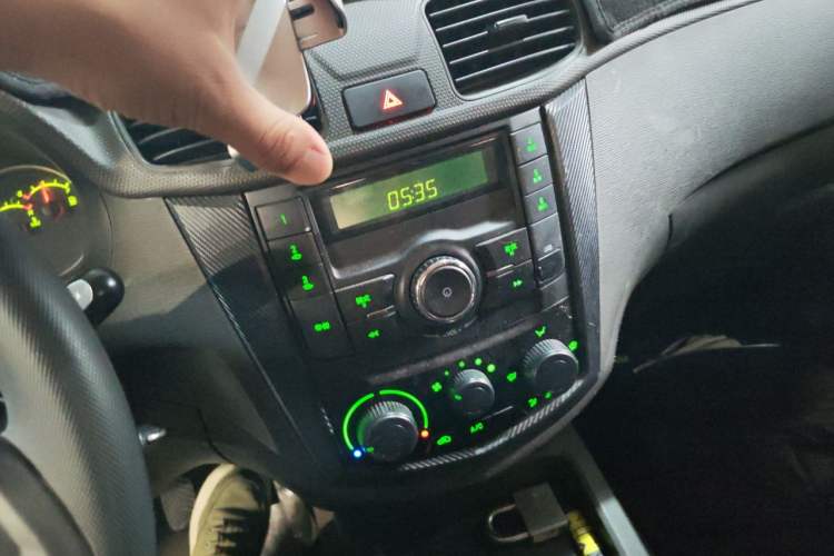 Used Wuling Hongguang 2016 1.5L S Comfort Version Audio And AC Panel