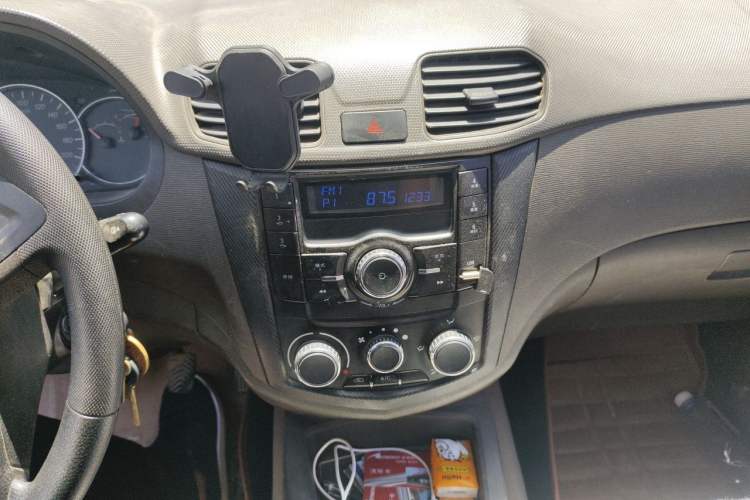 Used Wuling Hongguang 2016 1.5L S Comfort Version Audio And AC Panel