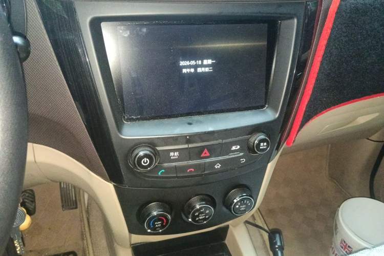Used Wuling Hongguang 2016 1.5L S1 Deluxe Model China V-standard Audio And AC Panel