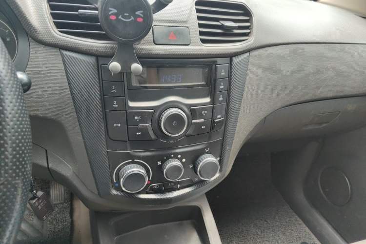 Used Wuling Hongguang 2016 1.5L S Comfort Version Audio And AC Panel