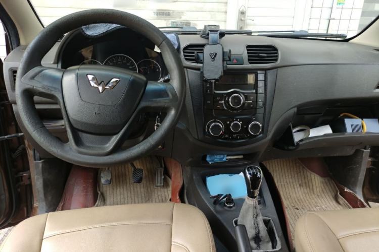 Used Wuling Hongguang 2016 1.5L S Comfort Version Center Console