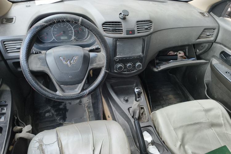 Used Wuling Hongguang 2016 1.5L S Comfort Version Center Console