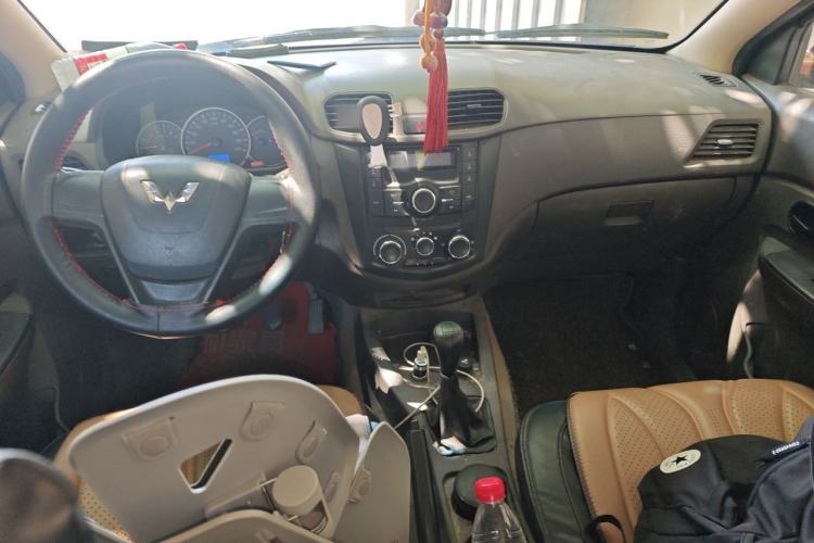 Used Wuling Hongguang 2016 1.5L Restyled S Comfort Version Center Console