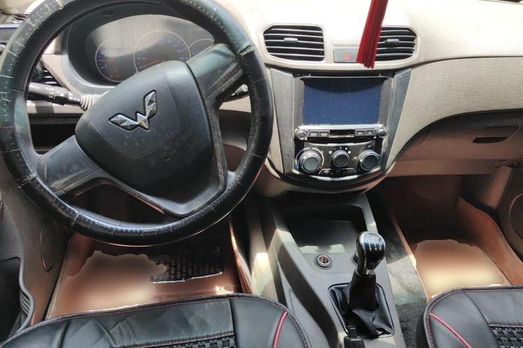 Used Wuling Hongguang 2016 1.5L Restyled S Comfort Version Center Console