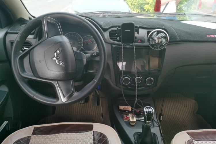 Used Wuling Hongguang 2016 1.5L Restyled S Comfort Version Center Console