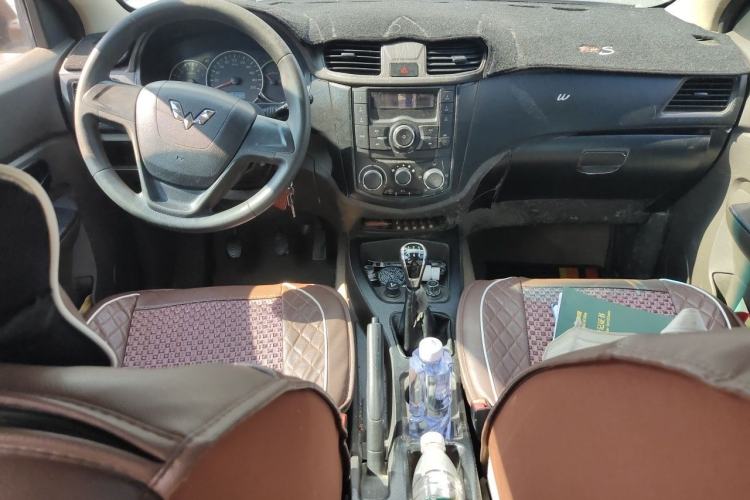 Used Wuling Hongguang 2016 1.5L S Comfort Version Center Console