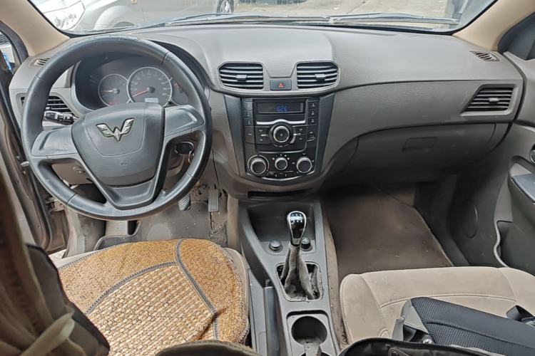Used Wuling Hongguang 2016 1.5L Restyled S Comfort Version Center Console