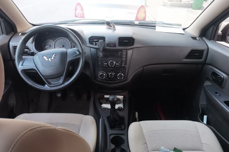 Used Wuling Hongguang 2016 1.5L S Comfort Version Center Console