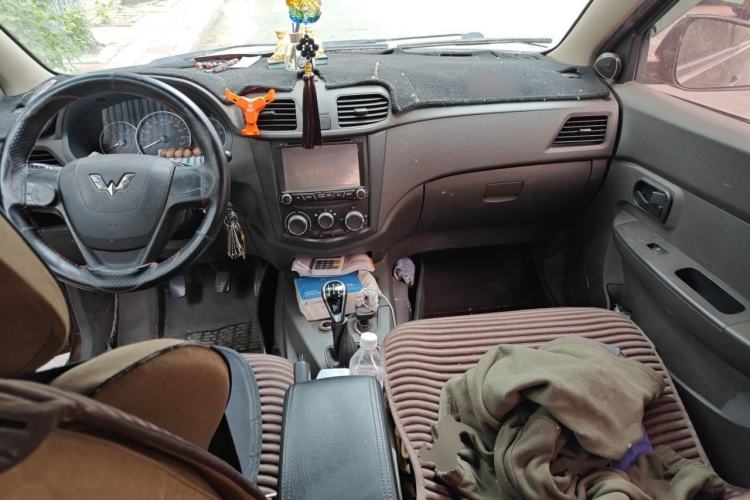 Used Wuling Hongguang 2016 1.5L S Comfort Version Center Console
