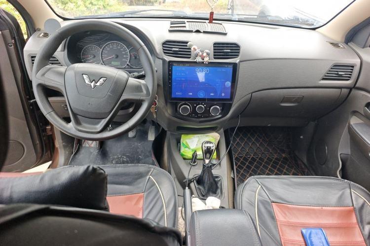 Used Wuling Hongguang 2016 1.5L S Comfort Version Center Console
